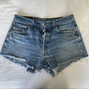 Levi’s Deconstructed Jean Short Distressed Medium